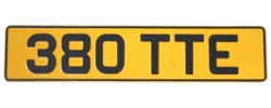 英国　ナンバープレート　380TTE　(スチール製/イエロー)