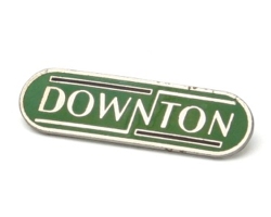 ピンバッジ　DOWNTON (45mmX13mm)