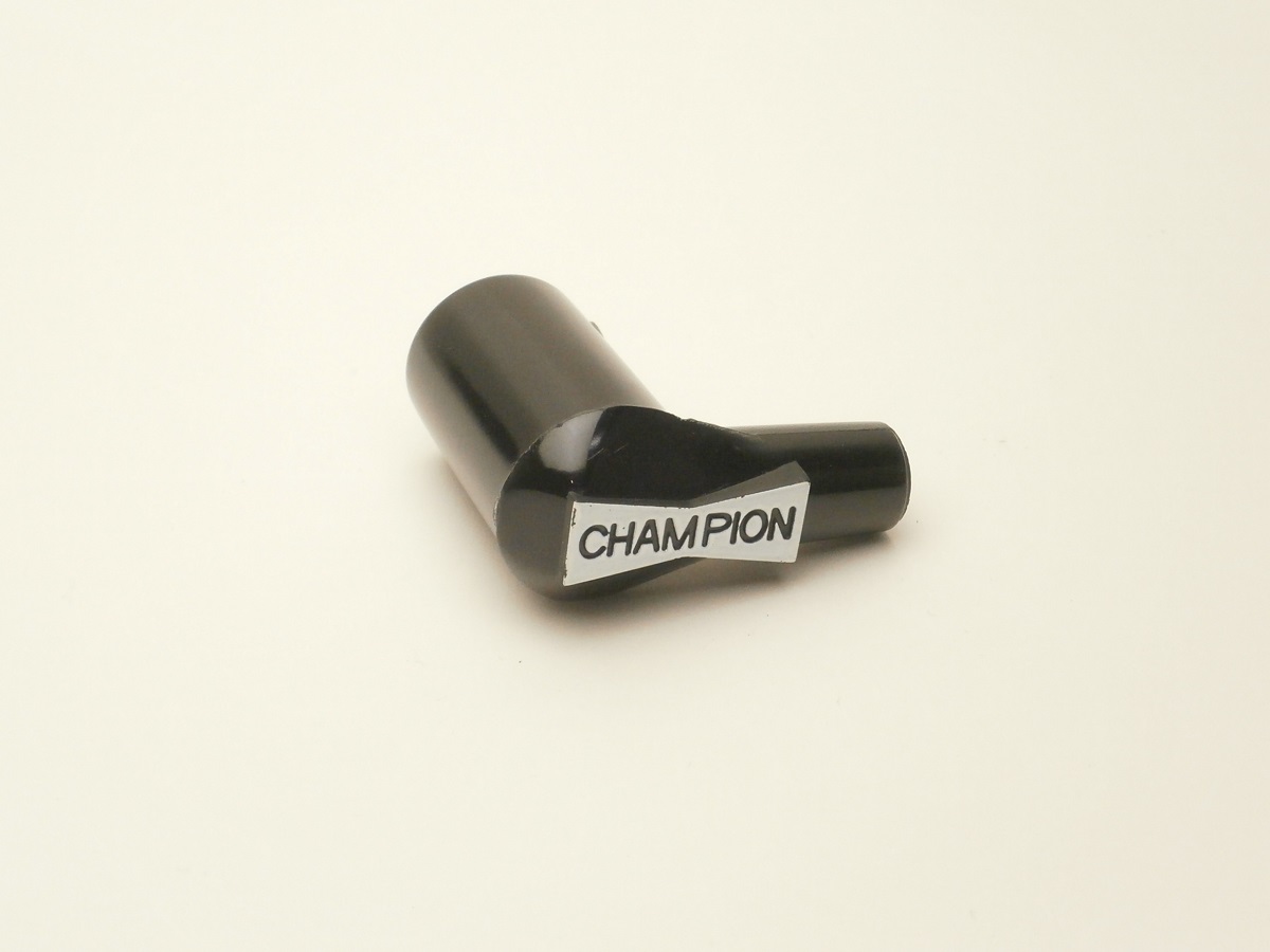CHAMPION ロゴ入りプラグキャップ